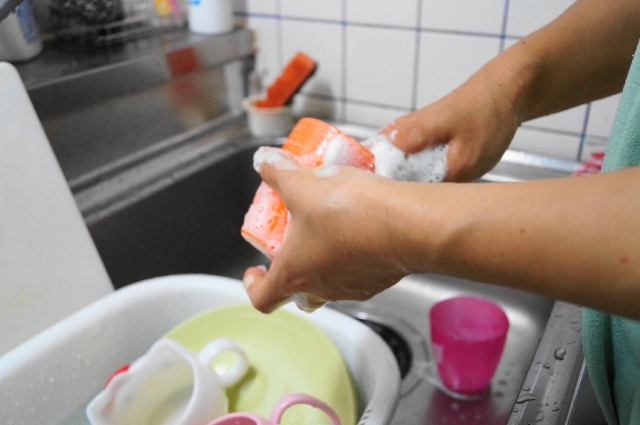 キッチンスポンジの交換時期は 台所スポンジの衛生的な洗い方もご紹介